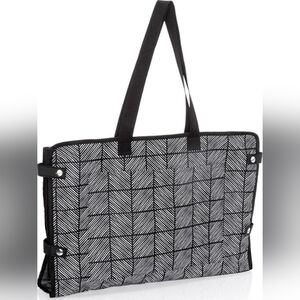 thirty-one Well-Suited Garment Bag